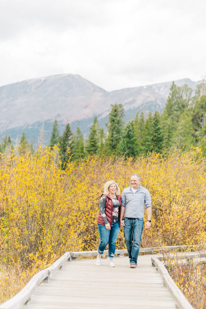 rocky mountain national park couple walk on boardwalk