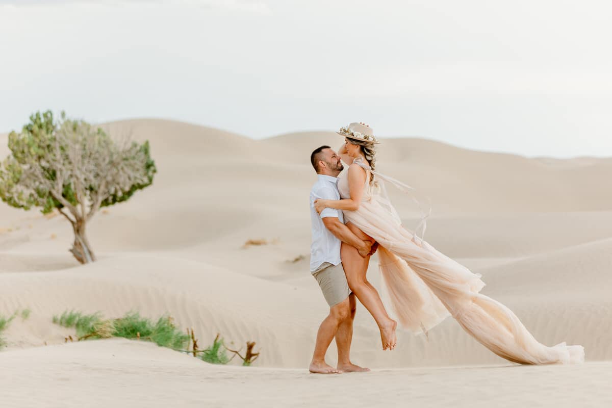 engagement session in little sahara portraits